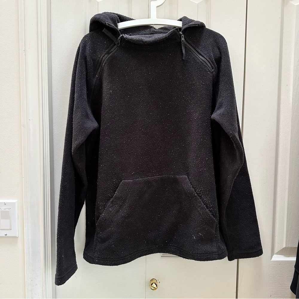 Chateau Men's Black Hoodie Sweater